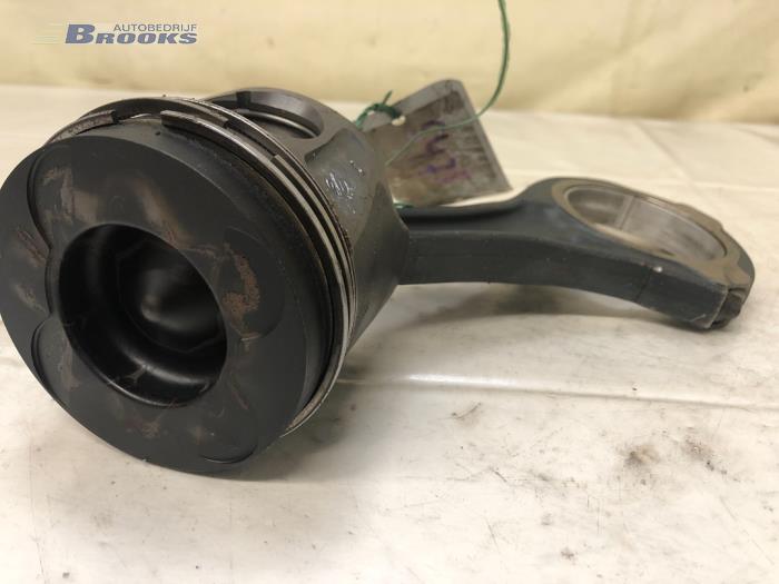 Usagé Piston Mercedes Sprinter 5t (907.6) 519 CDI 3.0 V6 24V RWD Prix € 150,00 Règlement à la marge proposé par Autobedrijf Brooks