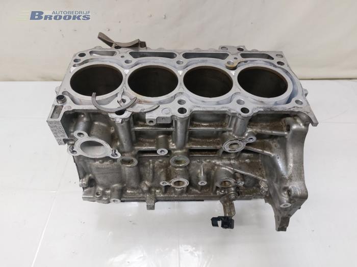 Used Engine crankcase Toyota RAV4 (A5) 2.5 Hybrid 16V AWD Price € 1.000,00 Margin scheme offered by Autobedrijf Brooks