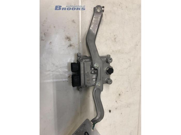 Usagé Module pompe carburant Toyota RAV4 (A5) 2.5 Hybrid 16V AWD Prix € 65,00 Règlement à la marge proposé par Autobedrijf Brooks