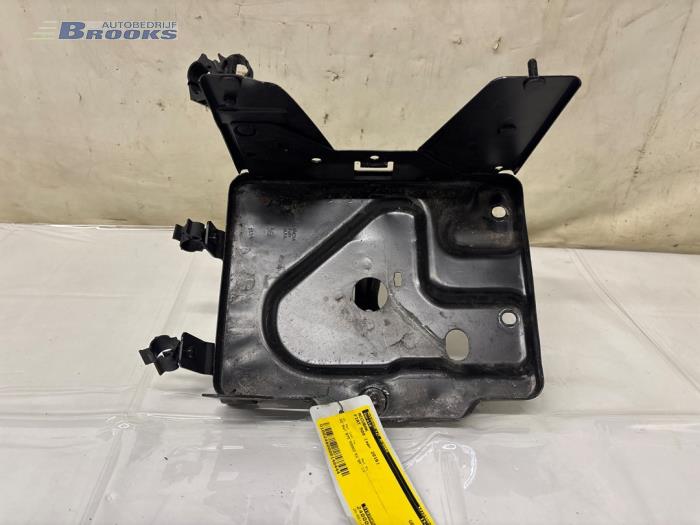 Begagnade Batterilåda Fiat 500 (312) 0.9 TwinAir 80 Pris € 20,00 Marginaltabell erbjuds av Autobedrijf Brooks