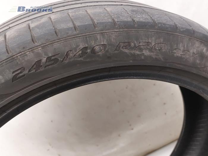 Używane Opona Cena € 100,00 Procedura marży oferowane przez Autobedrijf Brooks