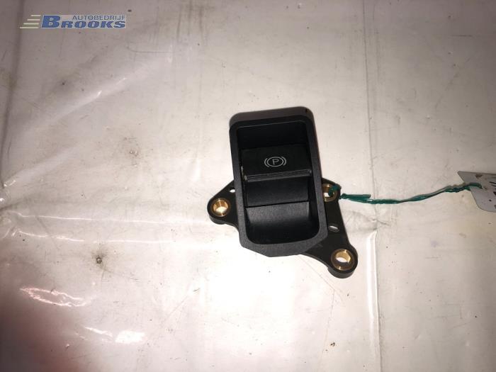 Gebrauchte Handbremse Schalter Toyota Avensis Wagon (T27) 1.8 16V VVT-i Preis € 30,00 Margenregelung angeboten von Autobedrijf Brooks
