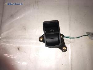 Usados Interruptor de freno de mano Toyota Avensis Wagon (T27) 1.8 16V VVT-i Precio € 30,00 Norma de margen ofrecido por Autobedrijf Brooks