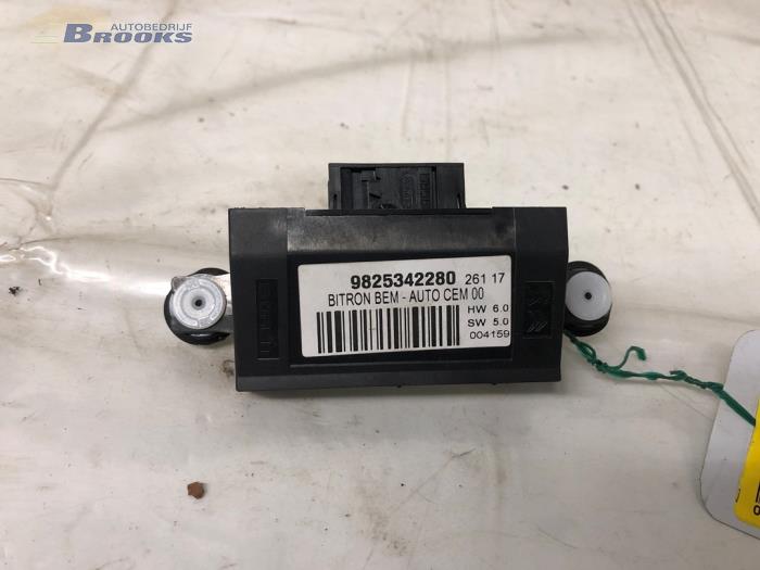 Begagnade Elspegelmodul Citroen C4 Grand Picasso (3A) 1.2 12V PureTech 130 Pris € 40,00 Marginaltabell erbjuds av Autobedrijf Brooks