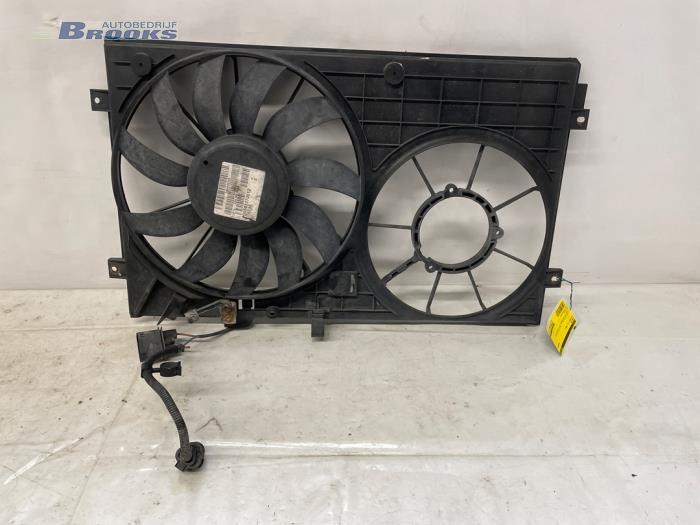Używane Wentylator Volkswagen Caddy III (2KA,2KH,2CA,2CH) 2.0 SDI Cena € 30,00 Procedura marży oferowane przez Autobedrijf Brooks