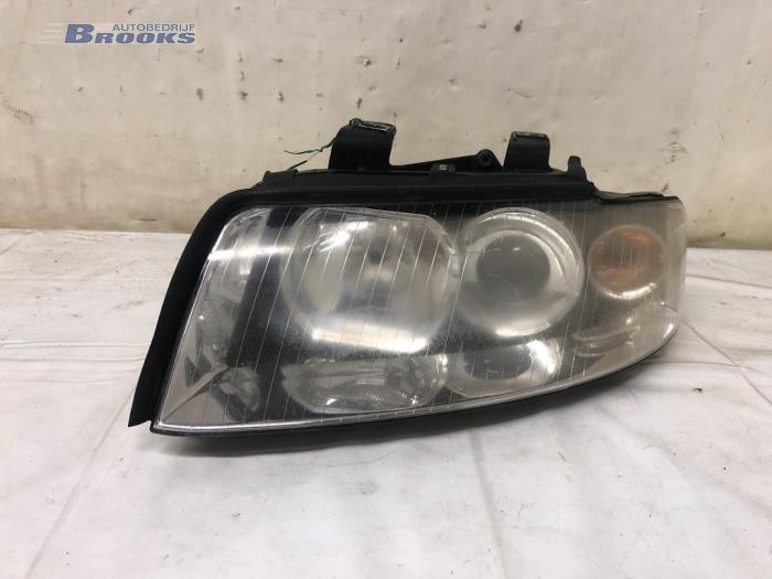 Używane Reflektor lewy Audi A4 Avant (B6) 3.0 V6 30V Quattro Cena € 150,00 Procedura marży oferowane przez Autobedrijf Brooks