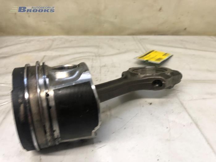 Usados Pistón Toyota Verso 2.2 16V D-CAT Precio € 75,00 Norma de margen ofrecido por Autobedrijf Brooks