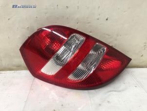 Begagnade Baklykta, vänster Mercedes A (W169) 1.7 A-170 5-Drs. Pris € 15,00 Marginaltabell erbjuds av Autobedrijf Brooks