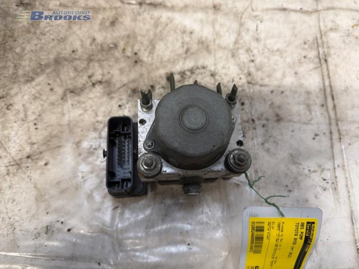 Usagé Pompe ABS Toyota Aygo (B10) 1.0 12V VVT-i Prix € 15,00 Règlement à la marge proposé par Autobedrijf Brooks