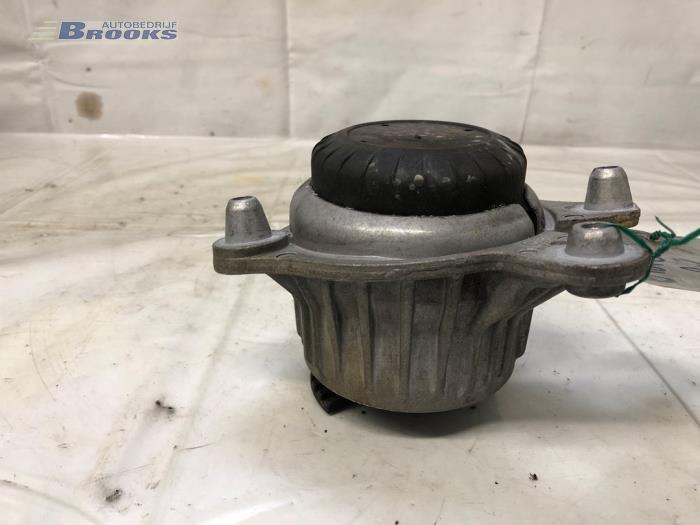 Usagé Support moteur Mercedes C (W205) C-180 1.6 16V Prix € 25,00 Règlement à la marge proposé par Autobedrijf Brooks