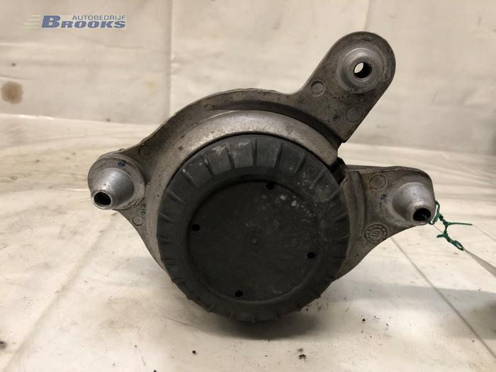 Gebrauchte Motorlager Mercedes C (W205) C-180 1.6 16V Preis € 25,00 Margenregelung angeboten von Autobedrijf Brooks