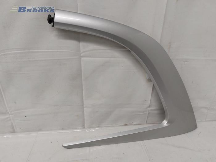 Rear side glass trim