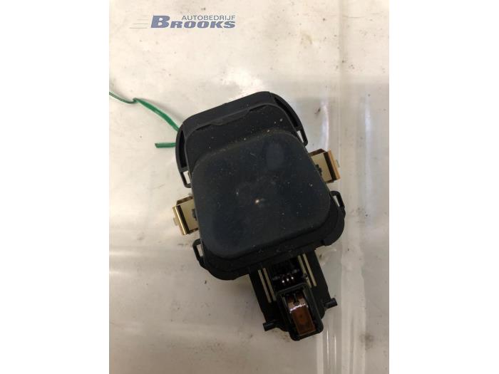 Begagnade Regnsensor Mercedes C (W205) C-180 1.6 16V Pris € 20,00 Marginaltabell erbjuds av Autobedrijf Brooks