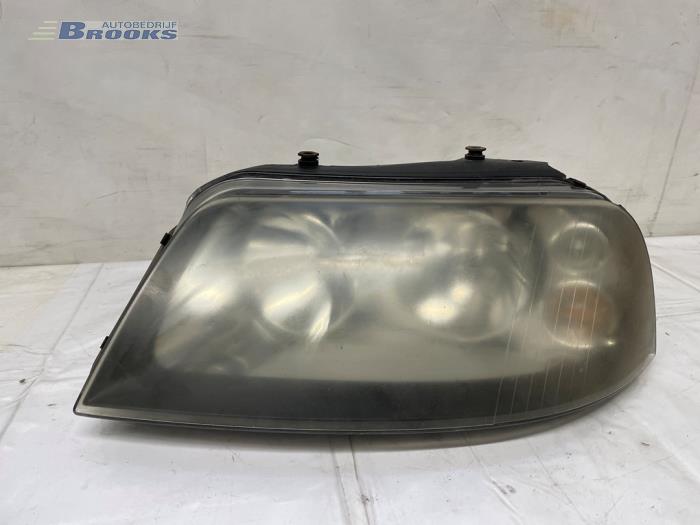 Używane Reflektor lewy Seat Alhambra (7V8/9) 2.0 Cena € 30,00 Procedura marży oferowane przez Autobedrijf Brooks