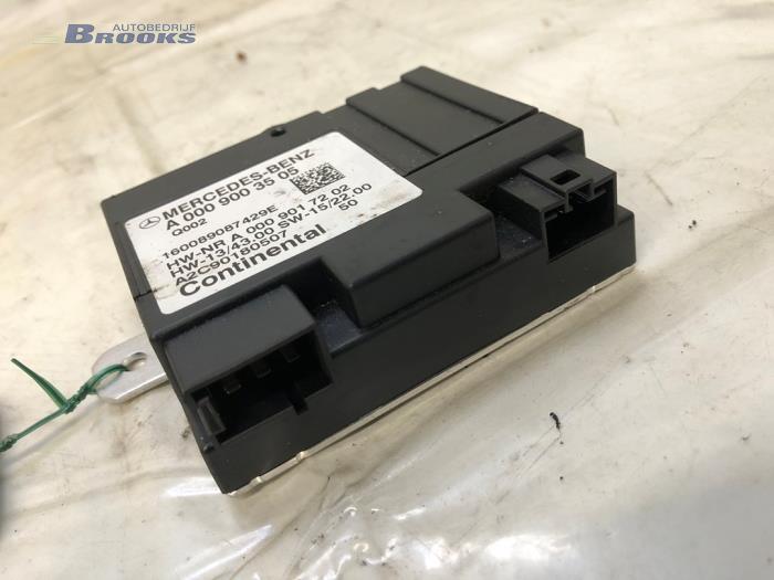 Usagé Module pompe carburant Mercedes C (W205) C-180 1.6 16V Prix € 30,00 Règlement à la marge proposé par Autobedrijf Brooks