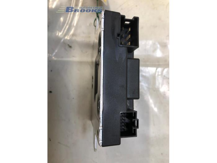 Module pompe carburant d'un Mercedes-Benz C (W205) C-180 1.6 16V 2017