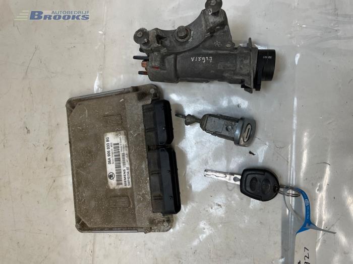 Used Ignition lock + computer Skoda Octavia Combi (1U5) 1.6 Price € 110,00 Margin scheme offered by Autobedrijf Brooks