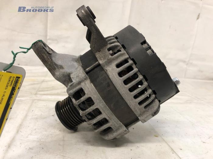 Begagnade Dynamo Mercedes C (W205) C-180 1.6 16V Pris € 75,00 Marginaltabell erbjuds av Autobedrijf Brooks