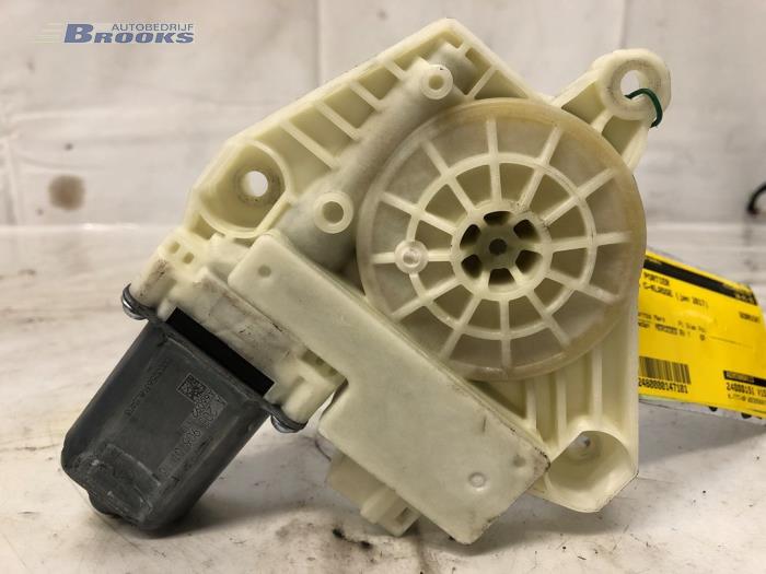 Usados Motor de ventanilla de puerta Mercedes C (W205) C-180 1.6 16V Precio € 20,00 Norma de margen ofrecido por Autobedrijf Brooks