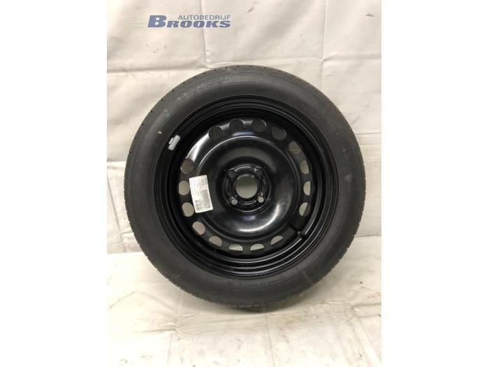 Begagnade Hjul + däck Opel Corsa D 1.4 16V Twinport Pris € 60,00 Marginaltabell erbjuds av Autobedrijf Brooks