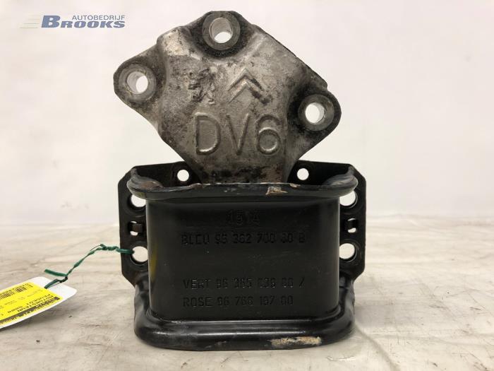Usagé Support moteur Peugeot 5008 I (0A/0E) 1.6 HDiF 16V Prix € 15,00 Règlement à la marge proposé par Autobedrijf Brooks