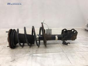 Gebrauchte Stoßdämpferstrebe rechts vorne Toyota Avensis Wagon (T27) 1.8 16V VVT-i Preis € 40,00 Margenregelung angeboten von Autobedrijf Brooks
