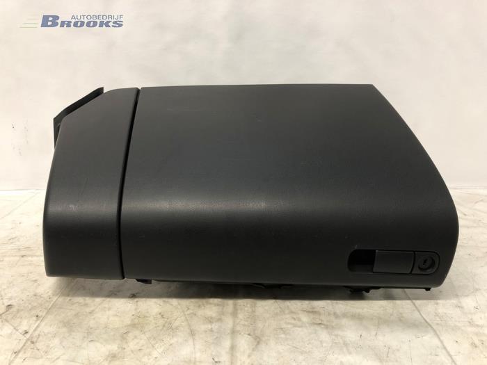 Gebrauchte Handschuhfach Mazda 3 Sport (BK) 1.6i 16V Preis € 25,00 Margenregelung angeboten von Autobedrijf Brooks
