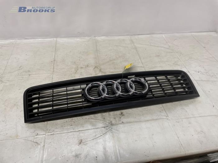 Nya Grill Audi A6 Avant (C5) 1.8 20V Pris € 48,40 Inklusive moms erbjuds av Autobedrijf Brooks
