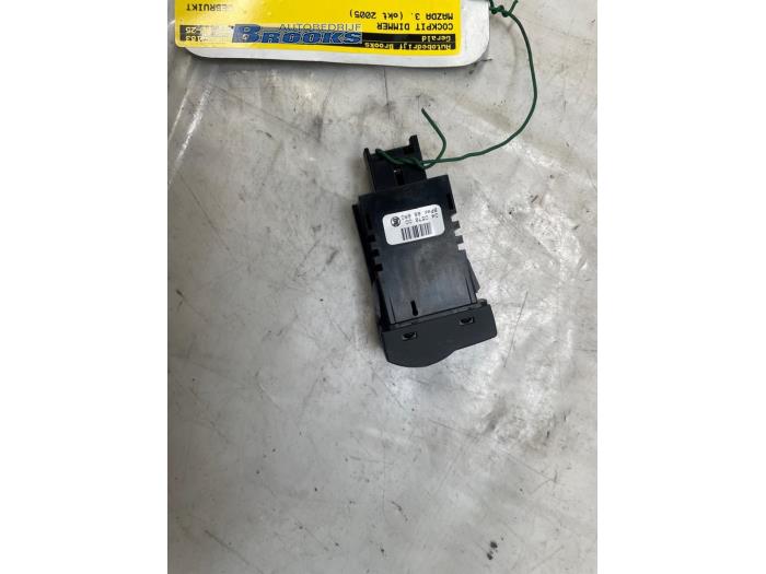 Gebrauchte Cockpit Dimmer Mazda 3 Sport (BK) 1.6i 16V Preis € 10,00 Margenregelung angeboten von Autobedrijf Brooks