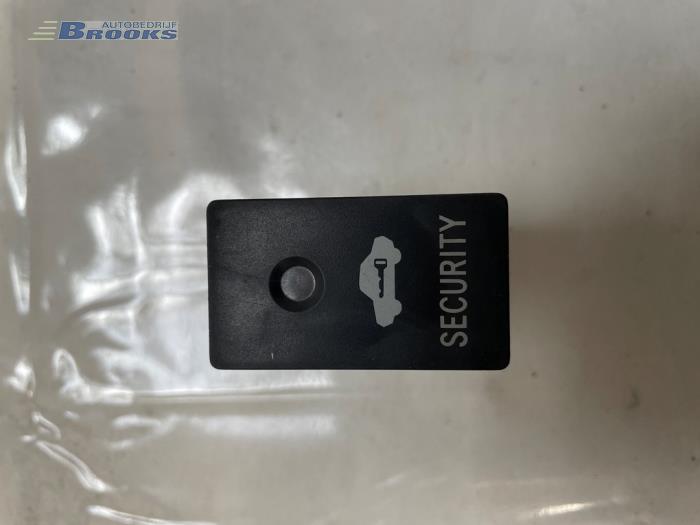 Usados Módulo de control de luces Toyota RAV4 (A2) 2.0 D-4D 16V 4x4 Precio € 20,00 Norma de margen ofrecido por Autobedrijf Brooks