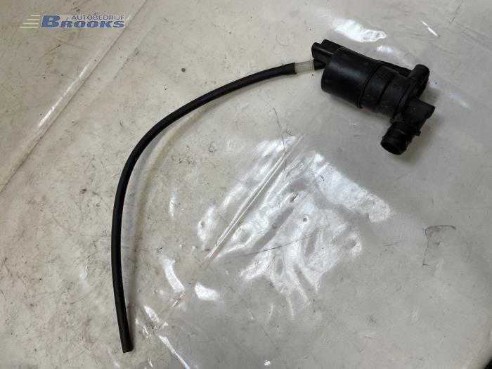 Używane Pompa spryskiwacza tyl Toyota Aygo (B10) 1.0 12V VVT-i Cena € 10,00 Procedura marży oferowane przez Autobedrijf Brooks
