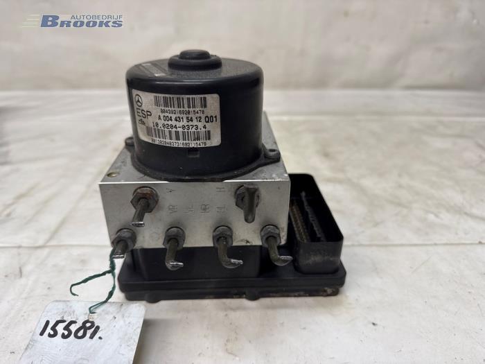 Usagé Pompe ABS Mercedes C (W203) 2.2 C-200 CDI 16V Prix € 20,00 Règlement à la marge proposé par Autobedrijf Brooks
