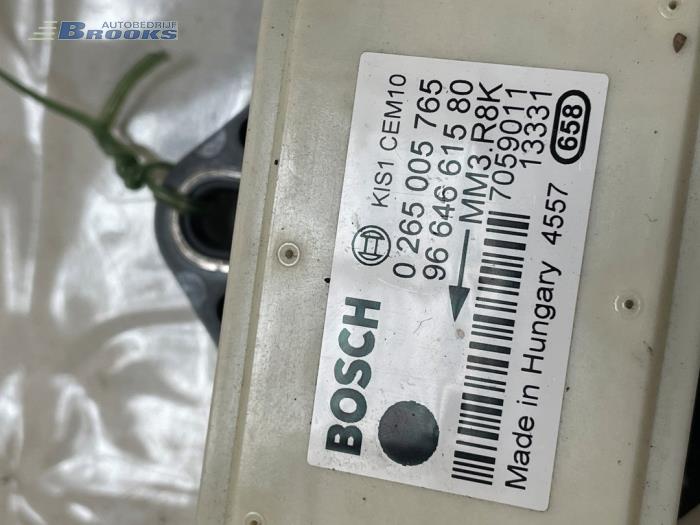 Begagnade Esp Duo-sensor Peugeot 5008 I (0A/0E) 1.6 HDiF 16V Pris € 15,00 Marginaltabell erbjuds av Autobedrijf Brooks