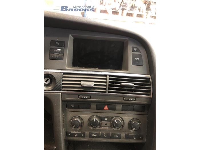 Begagnade Innerdisplay Audi A6 (C6) 2.4 V6 24V Pris € 50,00 Marginaltabell erbjuds av Autobedrijf Brooks