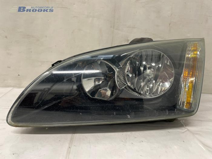Używane Reflektor lewy Ford Focus 2 Wagon 1.6 Ti-VCT 16V Cena € 20,00 Procedura marży oferowane przez Autobedrijf Brooks