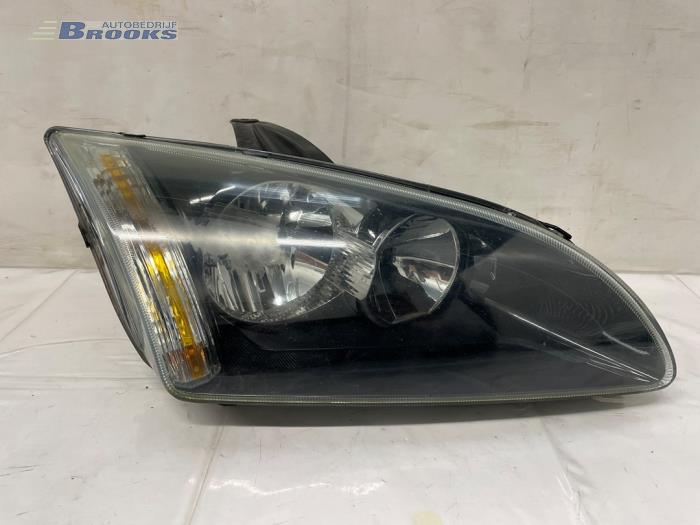 Używane Reflektor prawy Ford Focus 2 Wagon 1.6 Ti-VCT 16V Cena € 20,00 Procedura marży oferowane przez Autobedrijf Brooks