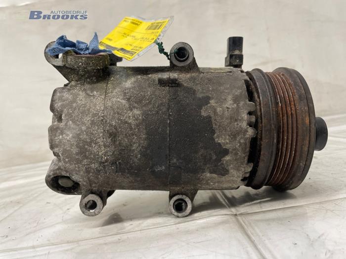 Usagé Compresseur de clim Ford Focus 2 Wagon 1.6 Ti-VCT 16V Prix € 45,00 Règlement à la marge proposé par Autobedrijf Brooks