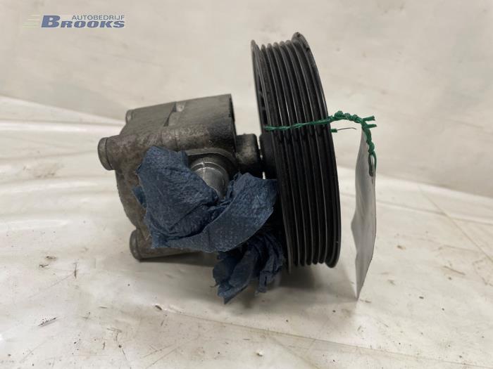 Usagé Pompe direction assistée Volvo V70 (SW) 2.4 20V 170 Prix € 50,00 Règlement à la marge proposé par Autobedrijf Brooks