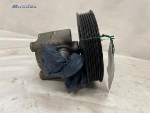 Pompe de direction d'un Volvo V70 (SW) 2.4 20V 170 2005