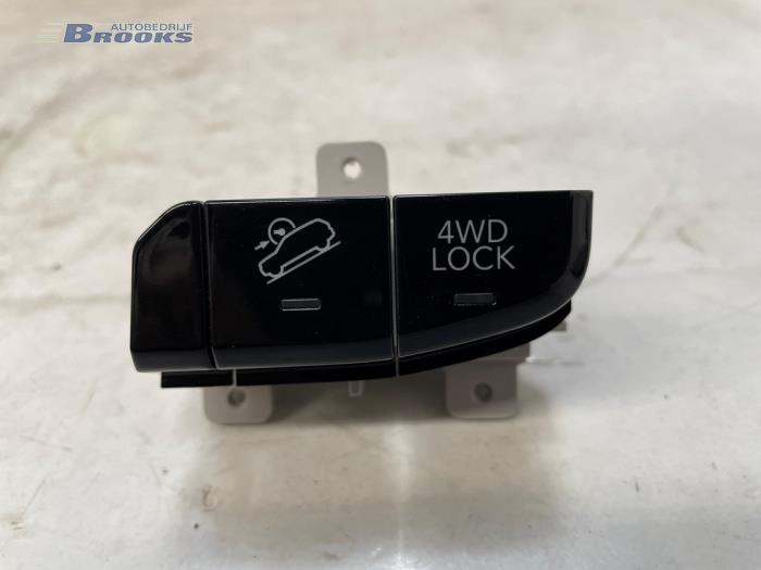 Usados Interruptor Jeep Compass II (MP) 1.3 4XE 240 16V 4x4 Precio € 50,00 Norma de margen ofrecido por Autobedrijf Brooks