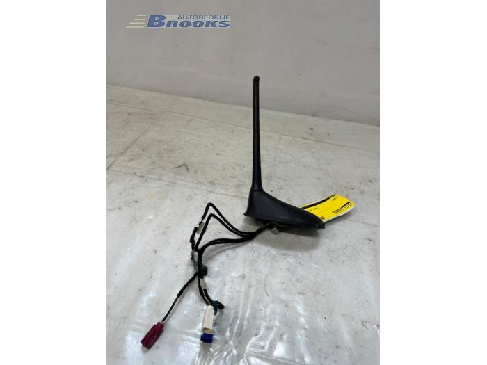 Używane Antena GPS Jeep Compass II (MP) 1.3 4XE 240 16V 4x4 Cena € 175,00 Procedura marży oferowane przez Autobedrijf Brooks