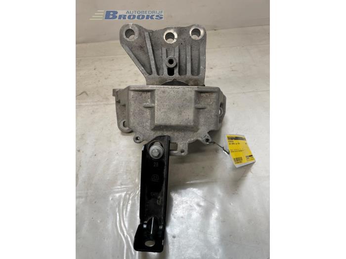 Used Engine mount Jeep Compass II (MP) 1.3 4XE 240 16V 4x4 Price € 150,00 Margin scheme offered by Autobedrijf Brooks