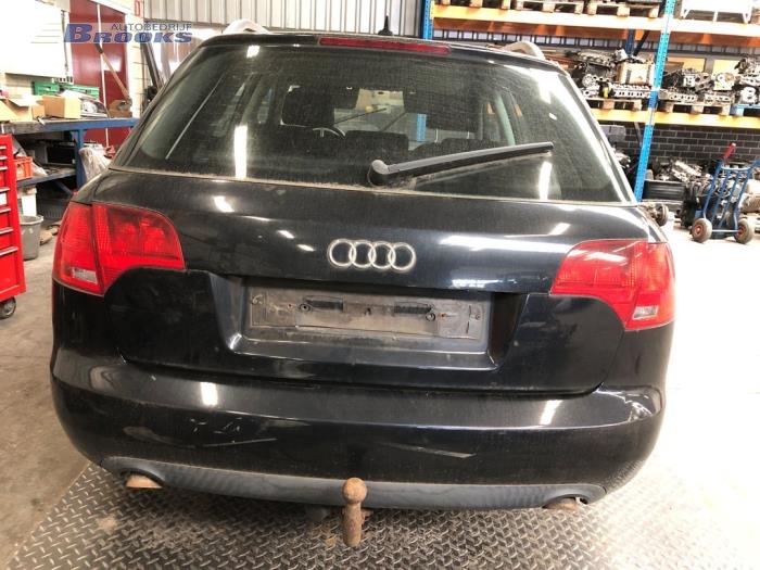 Usagé Echappement (complet) Audi A4 Avant (B6) 2.5 TDI 24V Prix € 200,00 Règlement à la marge proposé par Autobedrijf Brooks