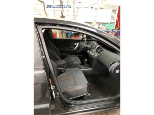 Usados Goma de puerta de 4 puertas derecha delante Nissan Primera (P12) 1.8 16V Precio € 15,00 Norma de margen ofrecido por Autobedrijf Brooks