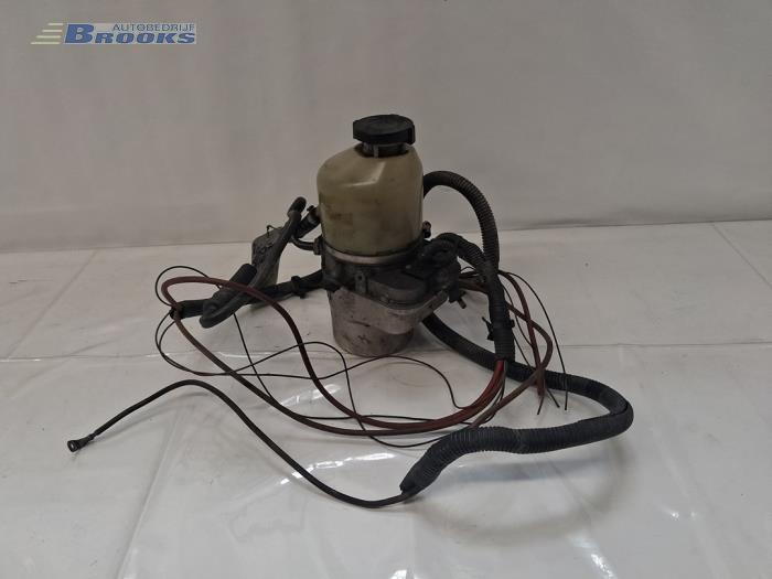 Usagé Pompe de direction Opel Astra H (L48) 1.6 16V Twinport Prix € 90,00 Règlement à la marge proposé par Autobedrijf Brooks