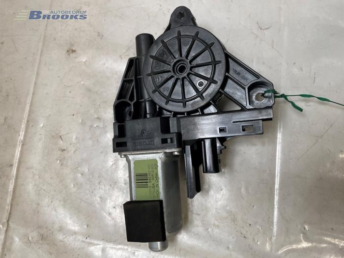 Usados Motor de ventanilla de puerta Jeep Compass II (MP) 1.3 4XE 240 16V 4x4 Precio € 60,00 Norma de margen ofrecido por Autobedrijf Brooks
