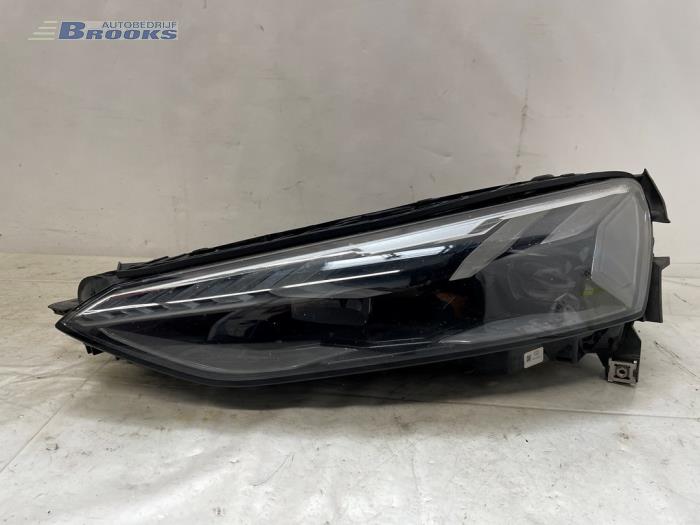 Używane Reflektor lewy Audi e-tron GT (F83) GT Competition 93 kWh Cena na żądanie oferowane przez Autobedrijf Brooks
