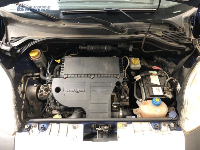 Usagé Injecteurs Fiat Fiorino (225) 1.3 JTD 16V Multijet Prix € 70,00 Règlement à la marge proposé par Autobedrijf Brooks