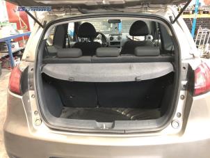 Używane Pólka tylna Mitsubishi Colt (Z2/Z3) 1.3 16V Cena € 60,00 Procedura marży oferowane przez Autobedrijf Brooks