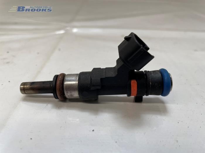 Begagnade Insprutare (bensin) Renault Clio IV (5R) 0.9 Energy TCE 90 12V Pris € 15,00 Marginaltabell erbjuds av Autobedrijf Brooks